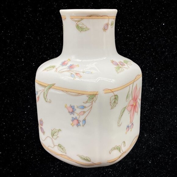 Andrea by Sadek Porcelain Floral Pattern Vase Made in Japan 5.5”T 3.5”W - Picture 2 of 9
